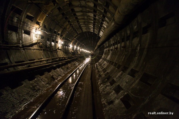 грязный тоннель метро