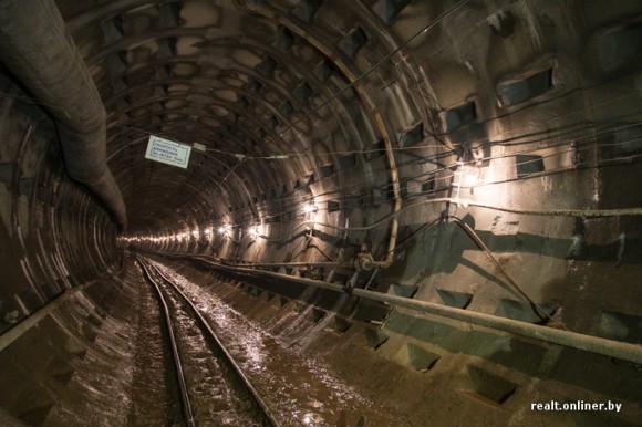 Бетонные тюбинги в тоннеле метро