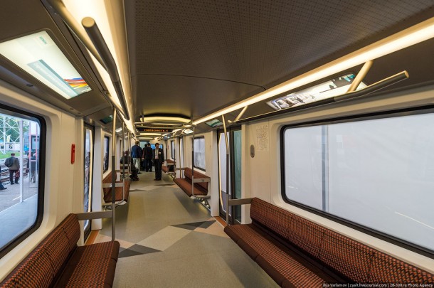 Салон вагона метро Siemens