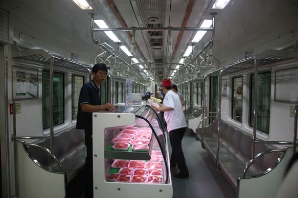 продажа колбасы в сеульском метро