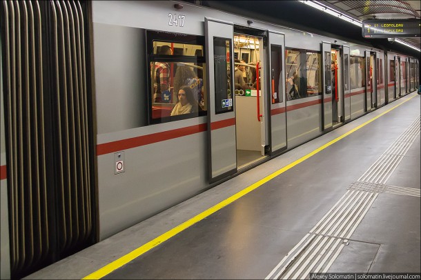 поезд венского метро