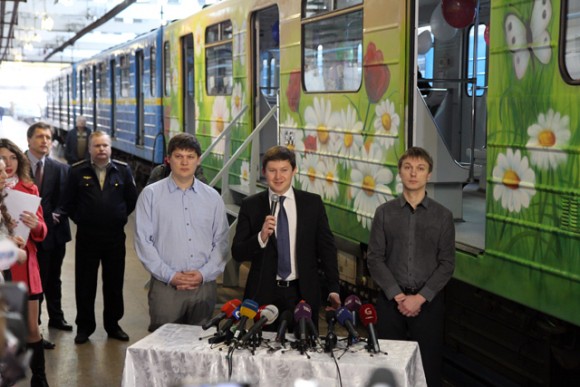 Вагон цветов киевское метро